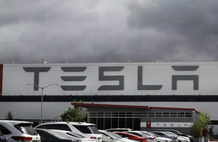 Read more about the article Breaking the Barrier: Elon Musk’s Tesla and India’s Future